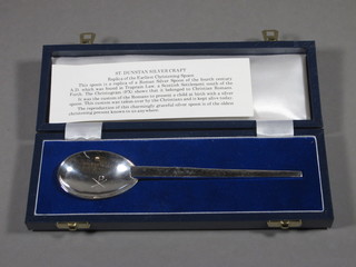 A planished silver St Dunstan's spoon 1 ozs, cased
