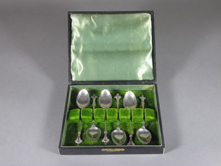 A set of 6 Art Nouveau silver coffee spoons, Birmingham 1905,  cased