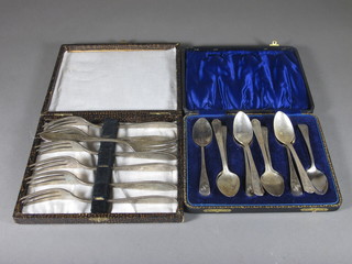 A set of 6 silver plated Old English pattern teaspoons and 4  silver plated teaspoons and a set of 7 silver plated pastry forks