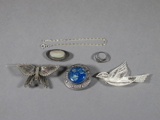 A silver brooch in the form of a butterfly, a silver brooch in the form of a dove, 2 other brooches etc