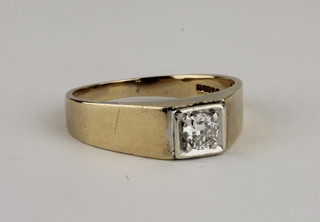 A 9ct gold dress ring set a diamond