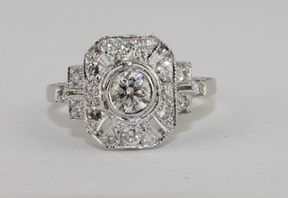 A lady's 18ct gold dress ring set diamonds, approx 0.85ct