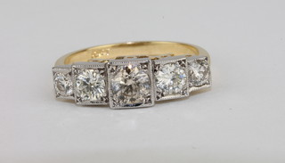 A lady's 18ct yellow gold dress ring set 5 diamonds, approx 1ct