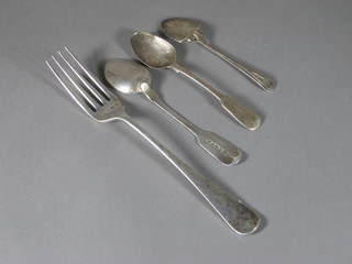 A silver table fork Sheffield 1911, 2 Old English pattern silver teaspoons and a jam spoon 3 1/2 ozs