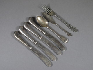 A George III Scots silver fiddle pattern teaspoon, Edinburgh 1815 and 4 silver handled tea knives