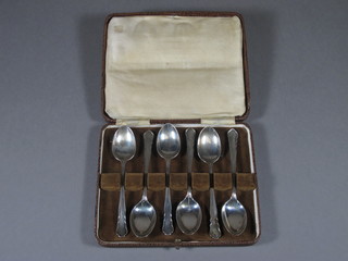 6 silver teaspoons, Sheffield 1934 with Jubilee Hallmark, 1938 and 1939, 2 ozs, cased
