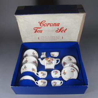 A childs 14 piece Corona pattern tea service, boxed