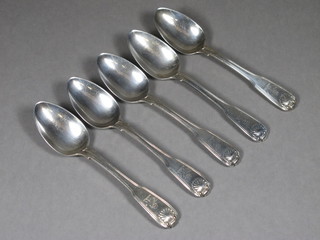 5 George III silver fiddle, thread and shell pattern teaspoons, London 1811, 4 1/2 ozs