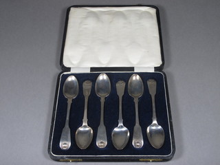 A set of 6 George IV Scots silver fiddle and shell pattern teaspoons, Edinburgh 1829, 4 ozs, cased