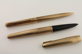 A 9ct gold cased Parker fountain pen and a 9ct gold cased Parker propelling pencil