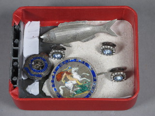 An enamelled coin brooch, a silver fish brooch, an enamelled Royal Engineers sweetheart's brooch, 3 brilliants set studs