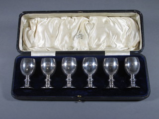 A set of 6 miniature silver goblets, London 1912, 3 ozs, cased