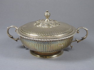An Edwardian circular reeded silver twin handled porringer and cover, raised on a spreading foot, Chester 1907, 10 ozs   ILLUSTRATED