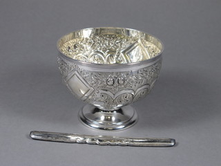 A Victorian circular embossed silver sugar bowl, Sheffield 1899 and a silver comb mount 3 1/2 ozs