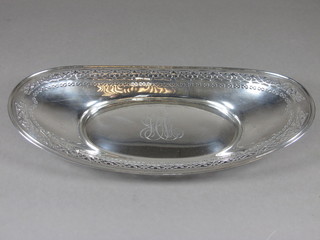A Sterling pierced boat shaped dish 5 1/2 ozs