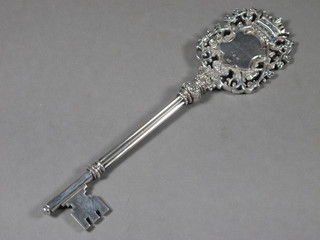 A Victorian silver presentation key Birmingham 1923, 3 ozs