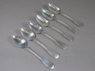 A set of 5 Georgian Scots silver fiddle pattern teaspoons, Glasgow 1833 together with a Georgian silver fiddle pattern  teaspoon London 1815 2 ozs