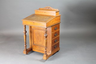 An Edwardian bleached walnut Davenport desk, the top with  hinged stationery box, the pedestal fitted 4 long drawers, raised  on turned supports 21"w x 21"d x 35"h