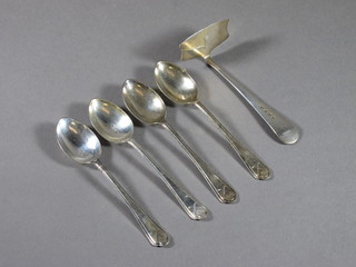 A childs silver Old English pattern pusher, Birmingham 1936 and  4 silver coffee spoons with golfing motifs Sheffield 1933, 2 ozs