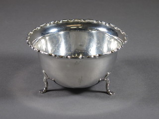 A circular silver bowl, marks rubbed, 2 ozs