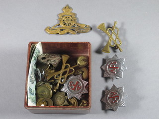 A Royal Artillery cap badge, a Royal Sussex Regt. cap badge, 3 Auxiliary Fire Service cap badges, other cap badges and 2 bank  notes