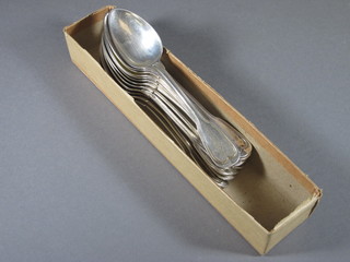 11 Continental silver fiddle and thread pattern spoons, 17 ozs