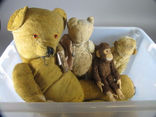 4 soft toy bears