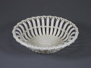 An 18th Century oval Creamware ribbonware bowl 7"