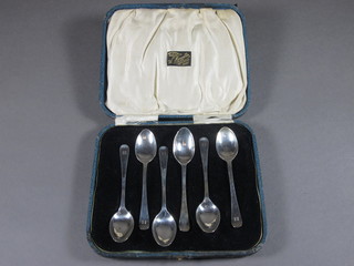 A set of 6 silver Old English pattern coffee spoons, Sheffield  1922, 1 ozs, cased