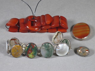 An agate and silver bracelet, 2 agate brooches and a bracelet in  the form of a buckle