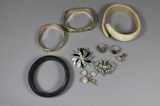 A horn bangle and various costume jewellery