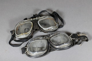 2 pairs of flying glasses