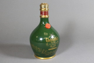 A Spode ceramic club shaped decanter containing 18 year old Glenfiddich single pure malt whisky - 750ml