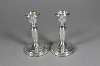 A pair of silver candlesticks, Birmingham 1971 4"
