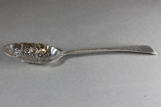 A Georgian Old English pattern berry spoon, London 1821, 2 ozs