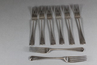 A harlequin set of 8 Old English pattern silver table forks - 6  London 1898 and 2 London 1913, 18 ozs