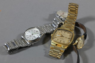 A gentleman's Timex wristwatch, a Citizen wristwatch and 2  others