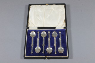 A set of 6 Celtic style coffee spoons, Sheffield 1950, 1 ozs, cased