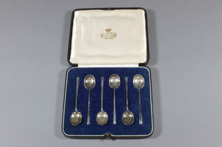 A set of 6 silver coffee spoons, Sheffield 1930, cased, 1 ozs