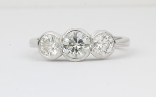 A lady's 18ct white gold engagement/dress ring set 3 diamonds