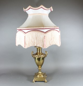 A gilt metal urn shaped table lamp 16"