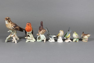 A biscuit porcelain figure of a thrush 5", 5 Goebel figures of birds, an Aynsley figure of a wren and a Beswick figure of a  Goldcrest