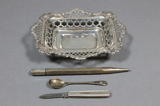 A Victorian pierced silver dish London 1897, a silver cased propelling pencil, a silver condiment spoon and a pocket knife