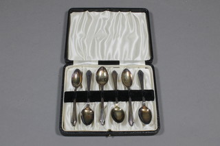 A set of 6 silver coffee spoons, Birmingham 1943, 1 ozs, cased