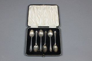 6 silver coffee spoons, London 1933, 1 ozs, cased