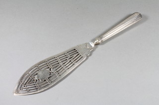 A George III pierced silver fish slice, London 1784