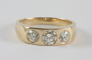 A gentleman's 18ct yellow gold dress ring set 3 diamonds,  approx 1.63ct