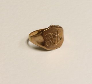 A gentleman's 9ct yellow gold signet ring