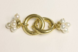 A pair of 18ct gold hoop earrings hung pearls 9.7 grams
