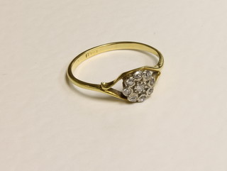 An 18ct yellow gold cluster dress ring set diamonds